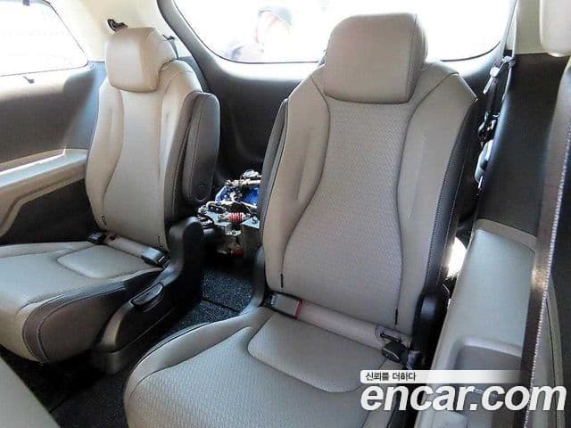 Kia Carnival 2025 — Şəkil 9/20