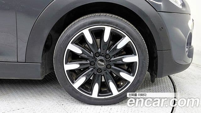 Mini Cooper S 2020 — ფოტო 4/20