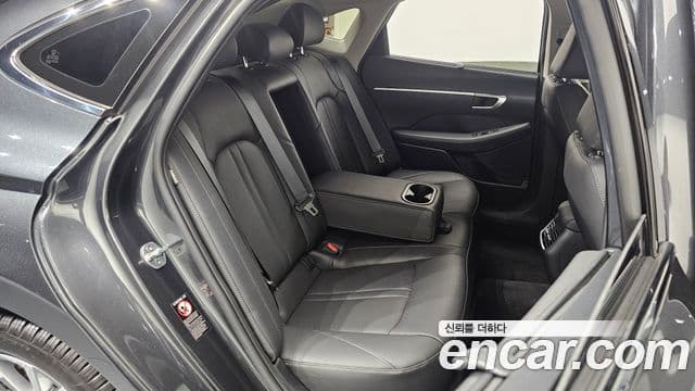 Hyundai Sonata Hybrid 2020 — Photo 1/20