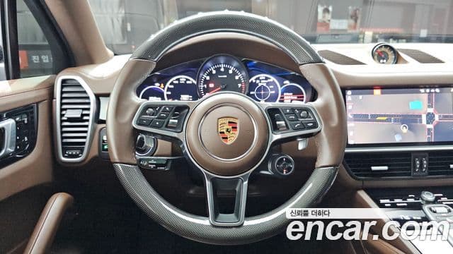 Porsche Cayenne 2021 — ფოტო 13/20