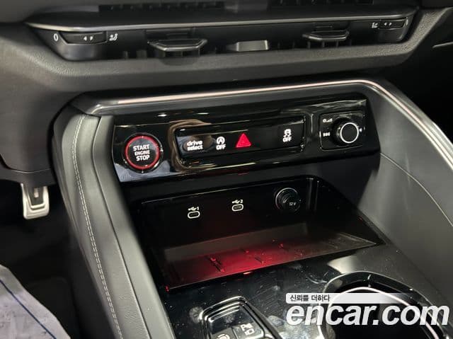 Audi Q5 2025 — Photo 5/15