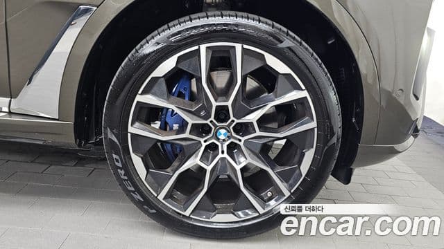 BMW X7 2025 — ფოტო 26/38