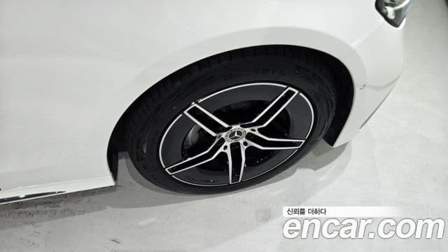 Mercedes-Benz E-Class 2025 — Фото 4/20
