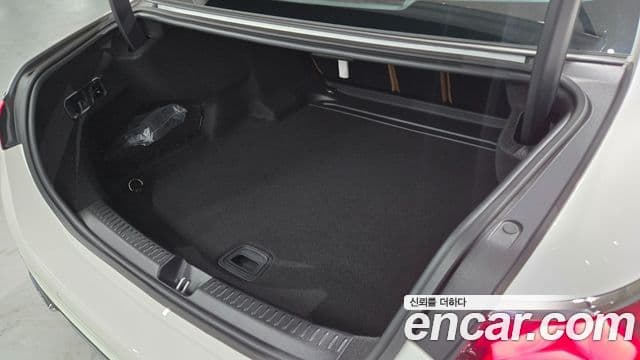 Mercedes-Benz E-Class 2025 — Фото 9/20