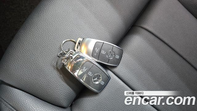 Mercedes-Benz GLB-Class 2020 — Şəkil 16/20
