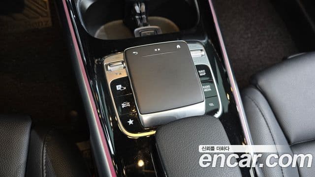 Mercedes-Benz GLB-Class 2020 — Şəkil 19/20