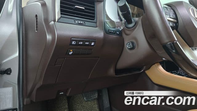 Lexus RX450h 2018 — Photo 28/33