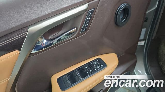 Lexus RX450h 2018 — Photo 19/33