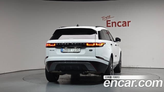 Land Rover Range Rover Velar 2022 — ფოტო 4/20