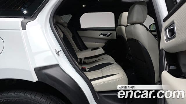 Land Rover Range Rover Velar 2022 — ფოტო 11/20
