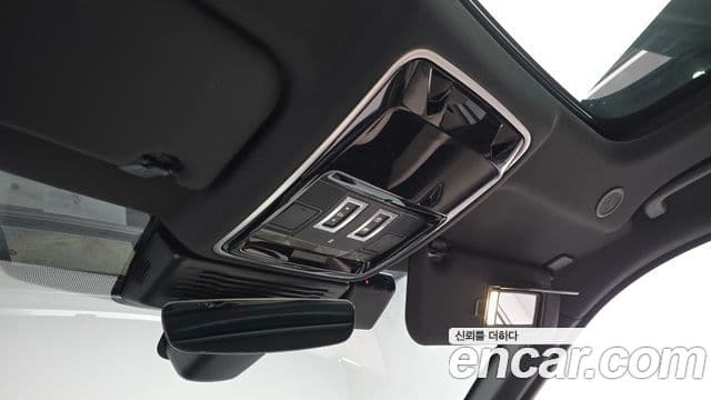Land Rover Range Rover Velar 2022 — ფოტო 19/20