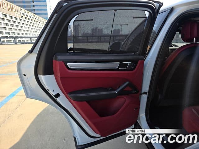 Porsche Cayenne 2022 — Şəkil 18/20