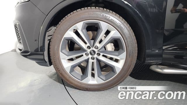 Audi Q7 2023 — ფოტო 4/20