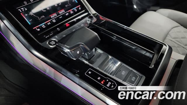 Audi Q7 2023 — ფოტო 8/20