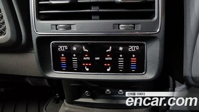 Audi Q7 2023 — ფოტო 15/20