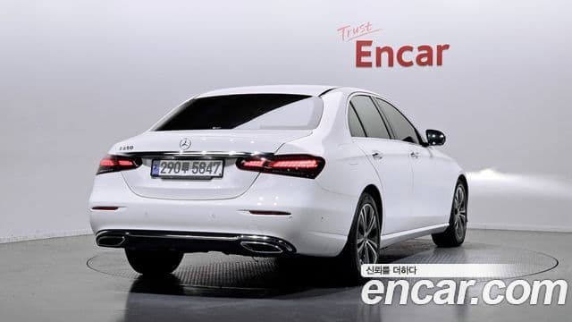 Mercedes-Benz E-Class 2021 — ფოტო 2/20