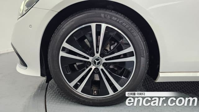 Mercedes-Benz E-Class 2021 — ფოტო 5/20