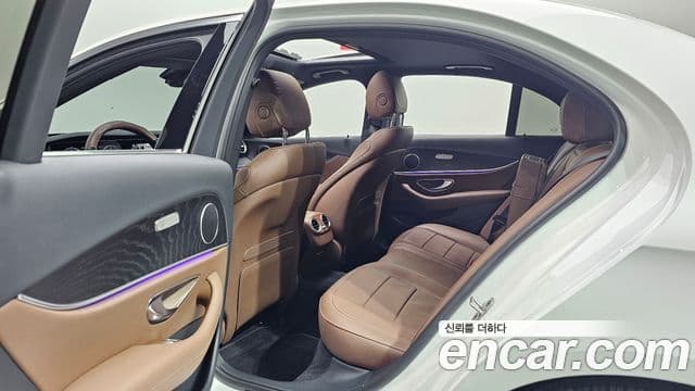 Mercedes-Benz E-Class 2021 — ფოტო 11/20