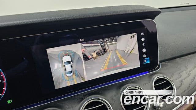 Mercedes-Benz E-Class 2021 — ფოტო 14/20
