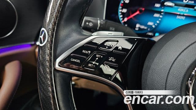 Mercedes-Benz E-Class 2021 — ფოტო 15/20