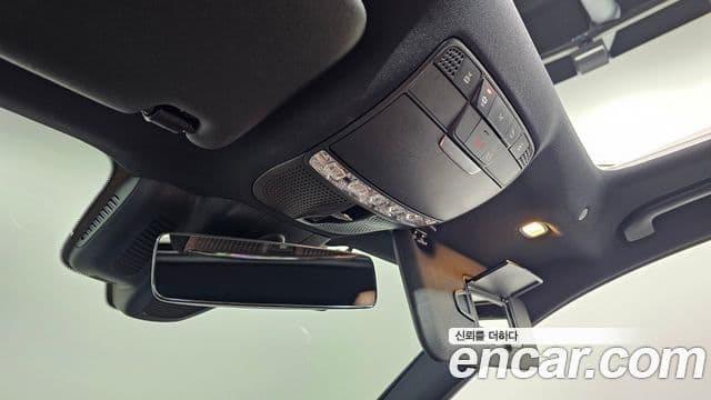 Mercedes-Benz E-Class 2021 — ფოტო 18/20