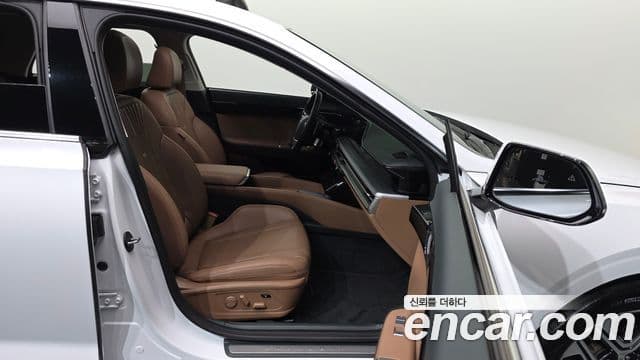 Hyundai Grandeur 2023 — ფოტო 11/20