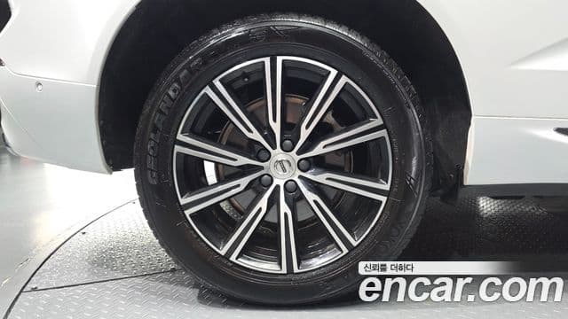 Volvo XC60 2021 — Şəkil 5/20