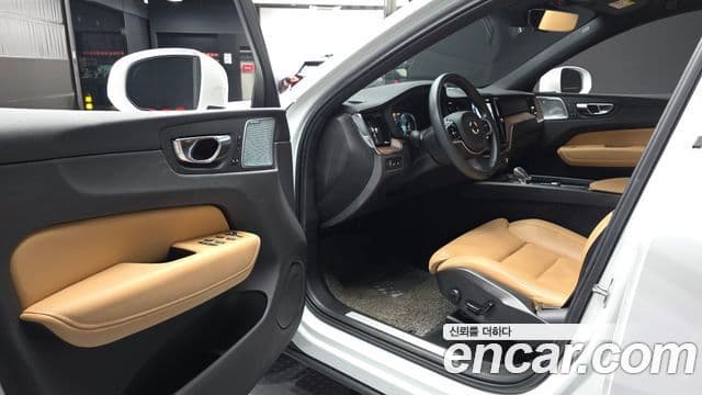 Volvo XC60 2021 — Şəkil 10/20