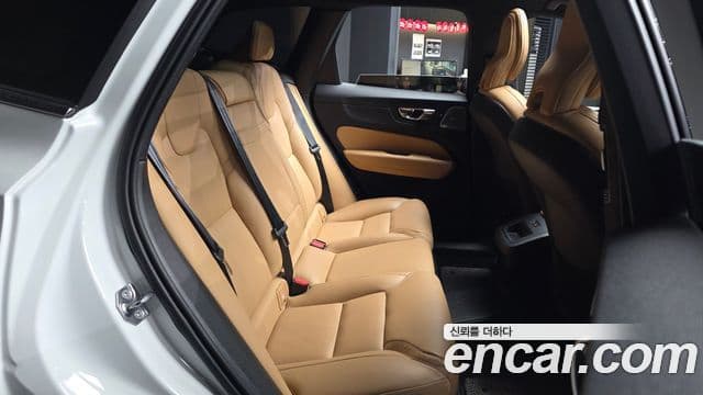 Volvo XC60 2021 — Şəkil 12/20
