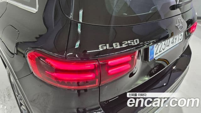 Mercedes-Benz GLB-Class 2025 — Şəkil 13/20