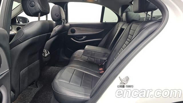 Mercedes-Benz E-Class 2018 — Şəkil 11/20