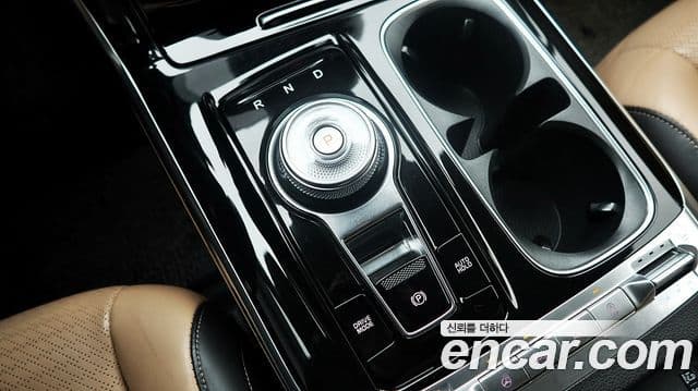 Kia Carnival 2021 — фото 8 из 20
