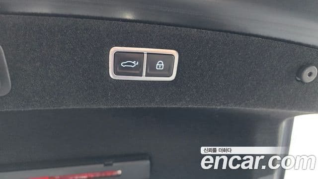Genesis G90 2022 — Photo 28/37