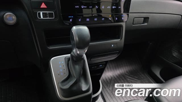 Hyundai Staria 2021 — ფოტო 9/20
