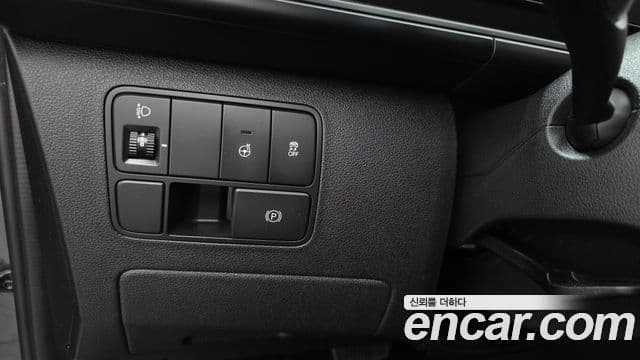 Hyundai Staria 2021 — ფოტო 18/20