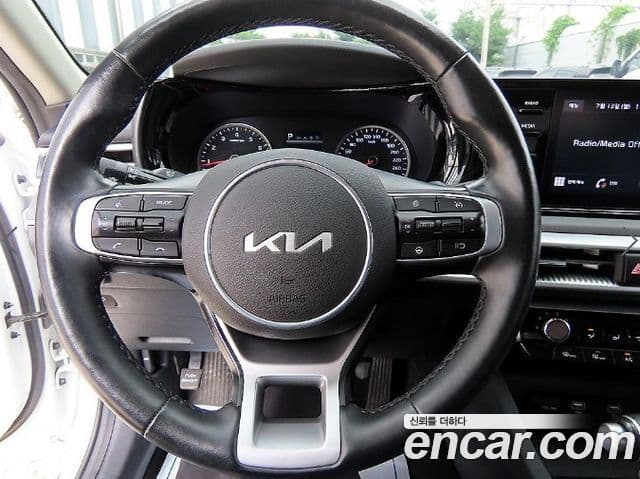 Kia K5 2021 — ფოტო 7/20
