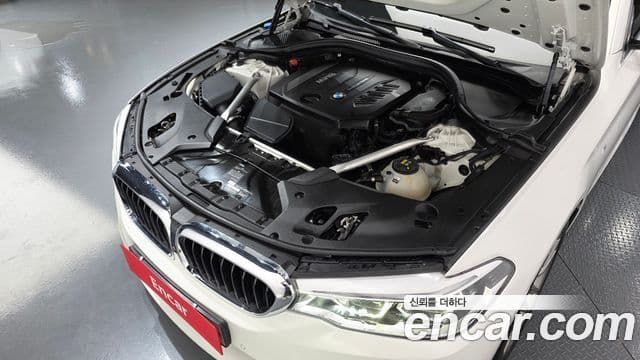 BMW 5 Series 2018 — Фото 6/20