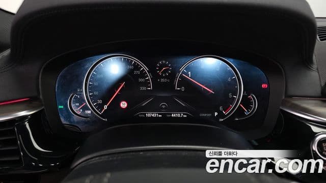 BMW 5 Series 2018 — Фото 8/20