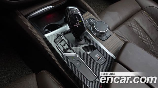 BMW 5 Series 2018 — Фото 9/20