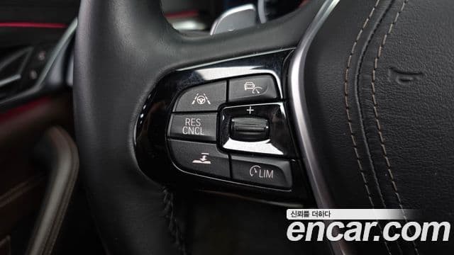 BMW 5 Series 2018 — Фото 18/20