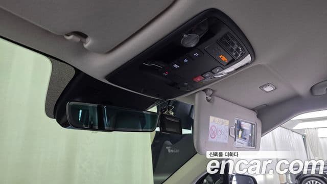 Kia Carnival 2024 — ფოტო 18/20