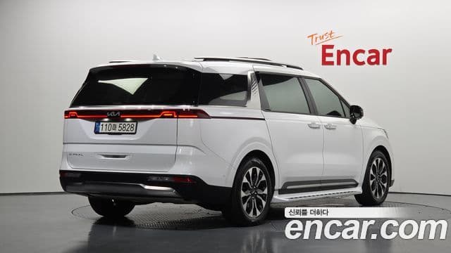 Kia Carnival 2022 — ფოტო 2/20