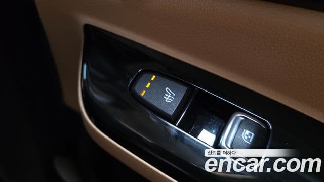 Kia Carnival 2022 — ფოტო 19/20