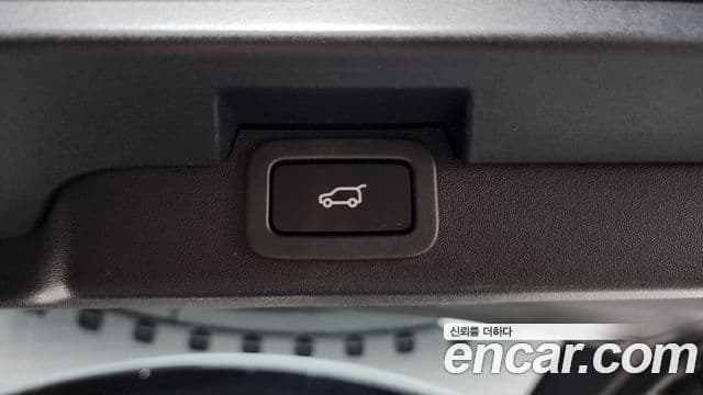 Land Rover Discovery 5 2019 — ფოტო 18/20
