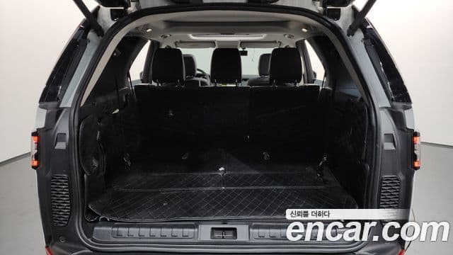 Land Rover Discovery 5 2019 — ფოტო 19/20