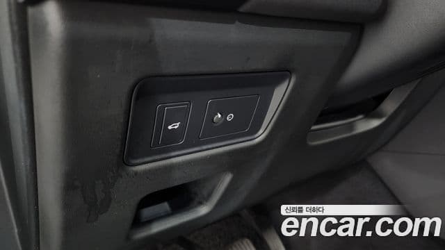 Land Rover Discovery 5 2019 — ფოტო 34/35