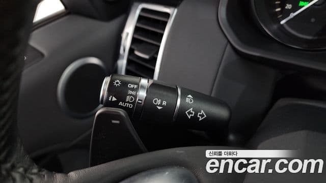 Land Rover Discovery 5 2019 — ფოტო 32/35