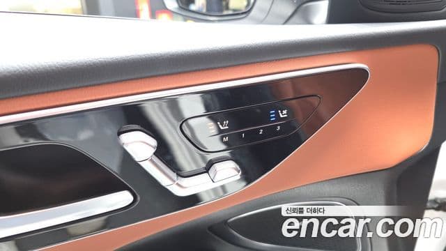 Mercedes-Benz C-Class 2024 — ფოტო 19/20