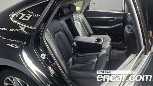 Hyundai Sonata 2022 — ფოტო 11/20