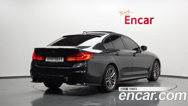 BMW 5 Series 2018 — ფოტო 2/20